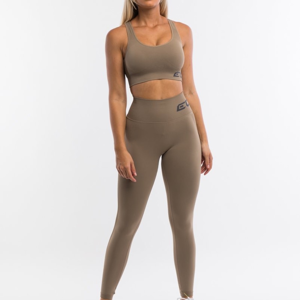 Arise Scrunch Leggings - Taupe
Large (12)
